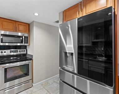 485 Westlake Boulevard - Photo Thumbnail 14