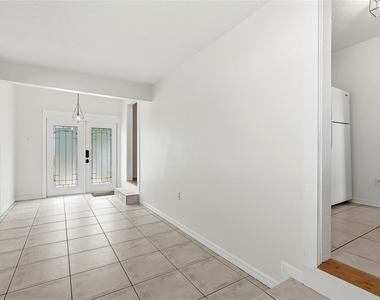 1914 W Aileen Street - Photo Thumbnail 26