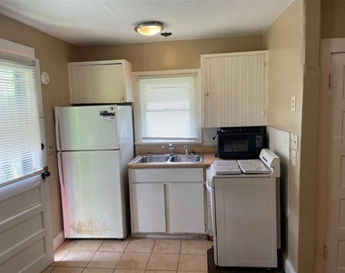 1648 27th Avenue N - Photo Thumbnail 4