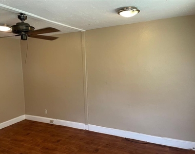 1648 27th Avenue N - Photo Thumbnail 3