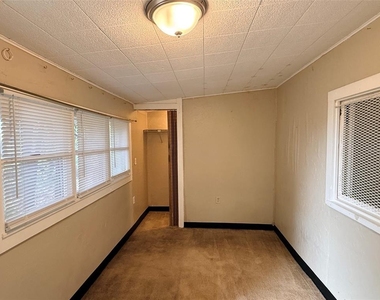 1648 27th Avenue N - Photo Thumbnail 6
