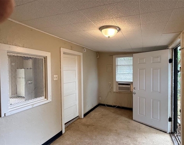 1648 27th Avenue N - Photo Thumbnail 7