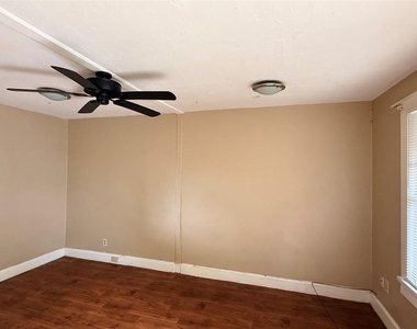 1648 27th Avenue N - Photo Thumbnail 2