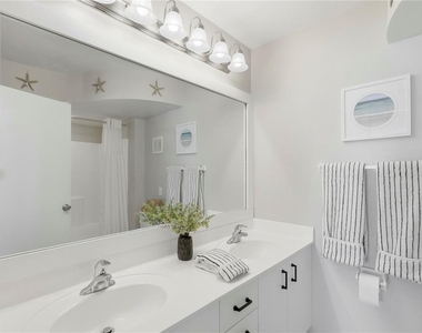 6085 Bahia Del Mar Circle - Photo Thumbnail 20