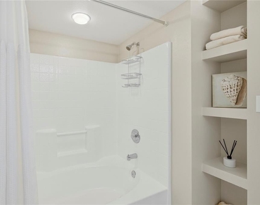 6085 Bahia Del Mar Circle - Photo Thumbnail 21
