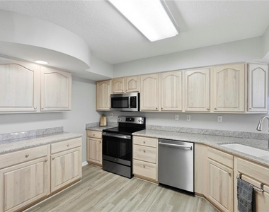 6085 Bahia Del Mar Circle - Photo Thumbnail 3