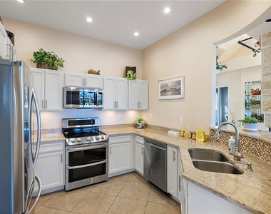 6085 Bahia Del Mar Circle - Photo Thumbnail 36