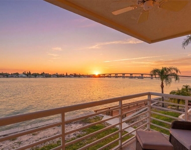 6085 Bahia Del Mar Circle - Photo Thumbnail 4