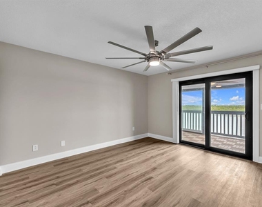 821 Bahia Del Sol Drive - Photo Thumbnail 10