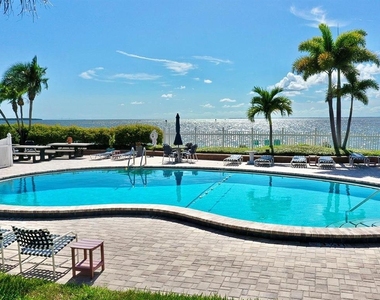 821 Bahia Del Sol Drive - Photo Thumbnail 36