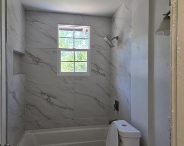 709 E James Street - Photo Thumbnail 6
