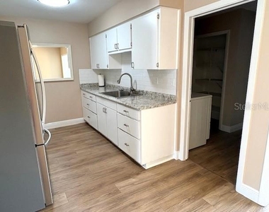1005 Rickenbacker Drive - Photo Thumbnail 7