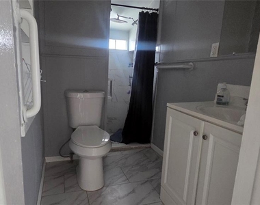 5475 42nd Street N - Photo Thumbnail 4