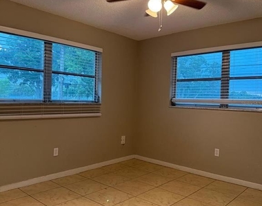 6080 22nd Avenue N - Photo Thumbnail 4