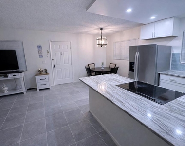 3300 Fox Chase Circle N - Photo Thumbnail 5