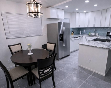 3300 Fox Chase Circle N - Photo Thumbnail 3