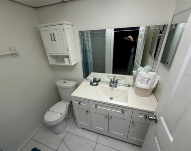 3300 Fox Chase Circle N - Photo Thumbnail 7