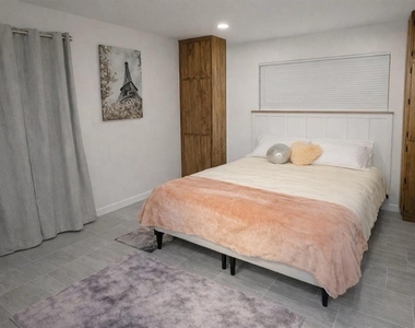 3300 Fox Chase Circle N - Photo Thumbnail 8