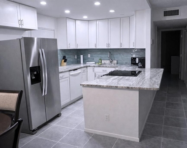 3300 Fox Chase Circle N - Photo Thumbnail 4