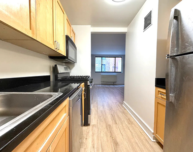 323 West 96th Street - Photo Thumbnail 3