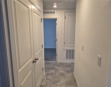 4811 Rigging Street - Photo Thumbnail 5