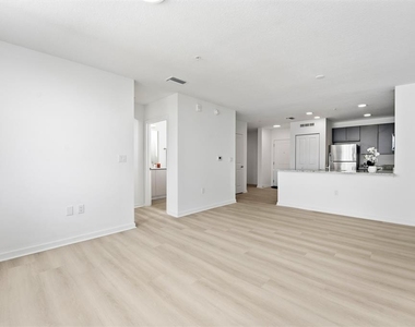 5587 Millenia Park Boulevard - Photo Thumbnail 10