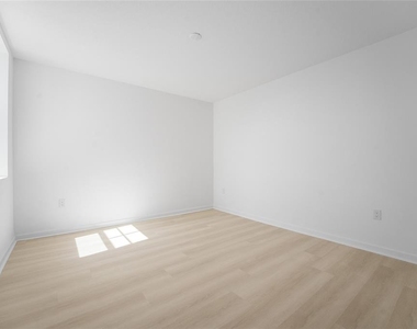 5587 Millenia Park Boulevard - Photo Thumbnail 13