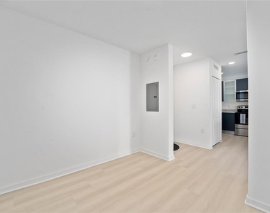 5587 Millenia Park Boulevard - Photo Thumbnail 12