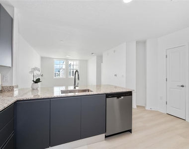 5587 Millenia Park Boulevard - Photo Thumbnail 7