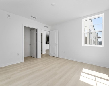5587 Millenia Park Boulevard - Photo Thumbnail 14
