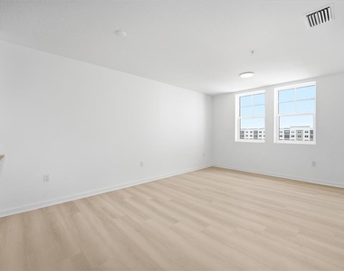 5587 Millenia Park Boulevard - Photo Thumbnail 9