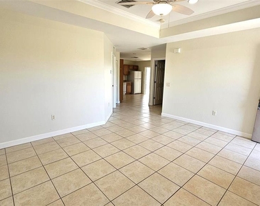 309 Boundary Boulevard - Photo Thumbnail 3