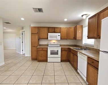 309 Boundary Boulevard - Photo Thumbnail 9