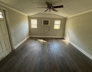 106 Shelton Street - Photo Thumbnail 4