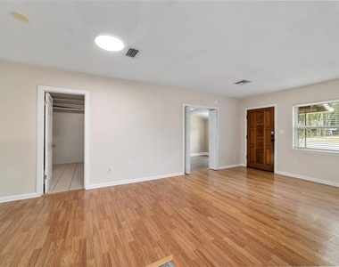 2936 Se 13th Street - Photo Thumbnail 15