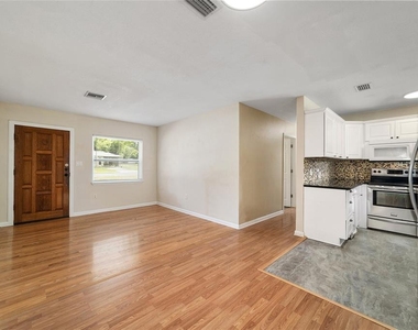 2936 Se 13th Street - Photo Thumbnail 9