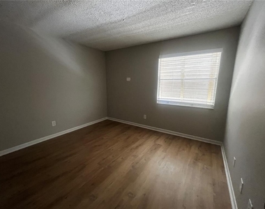 140 Orchid Woods Court - Photo Thumbnail 6