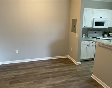 8813 Villa View Circle - Photo Thumbnail 5
