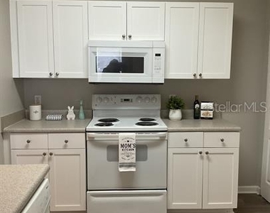 8813 Villa View Circle - Photo Thumbnail 1