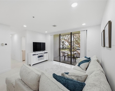 5157 Floria Way - Photo Thumbnail 10