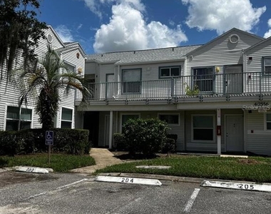2556 Woodgate Boulevard - Photo Thumbnail 3