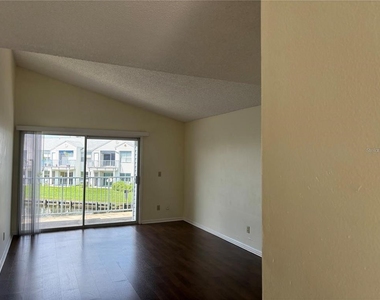 2556 Woodgate Boulevard - Photo Thumbnail 10