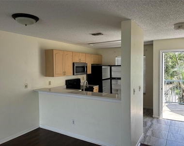 2556 Woodgate Boulevard - Photo Thumbnail 7