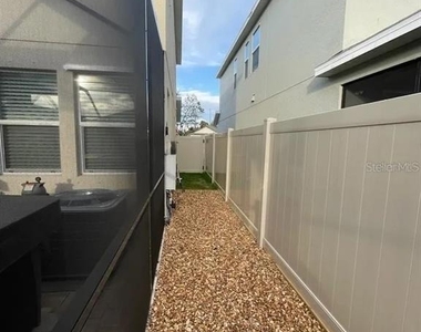 1438 N River Circle - Photo Thumbnail 16