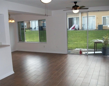 511 Coconut Palm Way - Photo Thumbnail 7