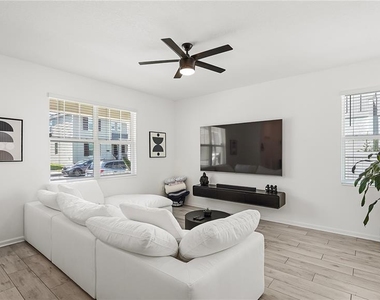 6405 Sprucepine Lane - Photo Thumbnail 4
