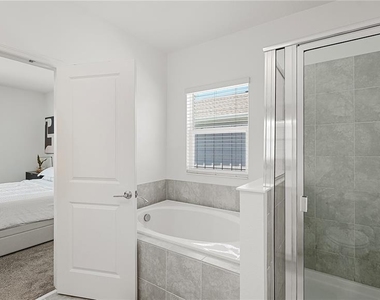 6405 Sprucepine Lane - Photo Thumbnail 20