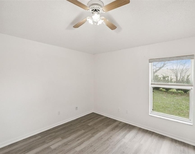 12418 Sion Court - Photo Thumbnail 9