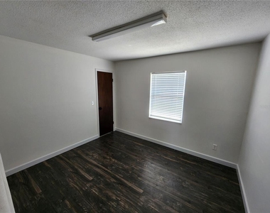 2827 Royal Palm Drive - Photo Thumbnail 9