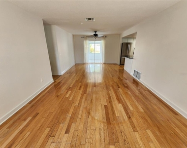2827 Royal Palm Drive - Photo Thumbnail 4